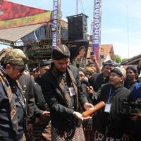 ganjar-apresiasi-tradisi-pembayaran-pajak-unik-di-cilacap-satu-jam-lunas