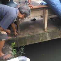 mayat-terbungkus-karung-di-bekasi-awalnya-berada-di-kali-saat-pertama-ditemukan-warga