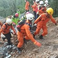 satu-jenazah-berhasil-dievakuasi-dari-tambang-emas-bakan-pagi-tadi