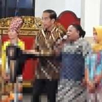 jokowi-minta-segera-ada-program--mekaar--di-pasar-mama-mama-papua