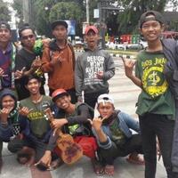 bonek-bermodal-rp-50-ribu-siap-seminggu-hidup-di-bandung-mendukung-persebaya