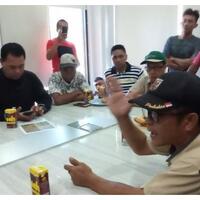 protes-pencabutan-meteran-listrik-puluhan-warga-datangi-kantor-pln-kamonji