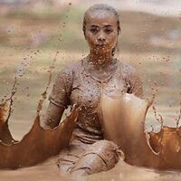 aksi-model-mandi-lumpur-di-jalan-rusak-batumarta-mendapat-respons-dari-presiden