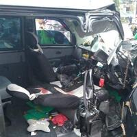sopir-minibus-tewas-usai-tabrak-truk-sampah-dinas-lingkungan-hidup-tangsel