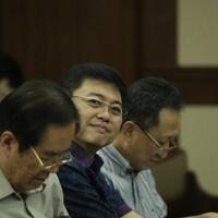 lucas-sebut-tuntutan-jaksa-disusun-atas-rasa-dendam