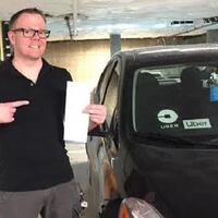 jadi-pelawak-hingga-teman-curhat-untuk-penumpangnya-driver-taksi-online-ini-viral