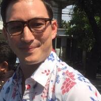 mike-lewis-galau-mau-pilih-captain-marvel-atau-wonder-woman