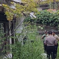 cerita-syarif-temukan-jenazah-heru-terlentang-di-halaman-belakang-rumah-korban