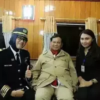 momen-momen-prabowo-lepas-baju