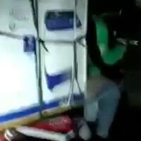 sedih-video-driver-ojol-wanita-antar-mesin-cuci-besar-sampai-duduk-ujung-jok