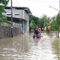 sungai-samin-meluap-delapan-rumah-di-tegalmade-mojolaban-sukoharjo-terendam-banjir