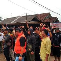 warga-pemkab-bekasi-tak-serius-cari-solusi-tpa-burangkeng