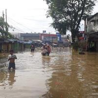 seorang-pria-tewas-di-baleendah-saat-banjir-rendam-rumahnya-diduga-tersetrum