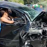 gara-gara-sopir-mengantuk-dua-mobil-avanza-tabrakan