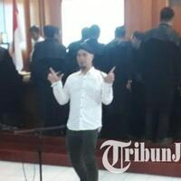 kepala-rutan-kelas-i-surabaya-tertarik-rekrut-ahmad-dhani-masuk-grup-band-di-medaeng