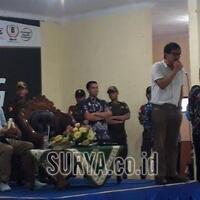 menjaga-diskusi-rocky-gerung-polres-jember-turunkan-250-personil