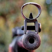 sedang-amankan-jalur-pergeseran-pasukan-di-nduga-prajurit-tni-mendadak-diserang-kksb