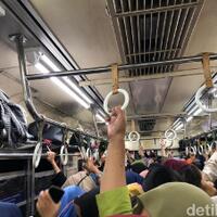 viral-cerita-wanita-kehilangan-bra-gara-gara-desak-desakan-di-krl-bogor