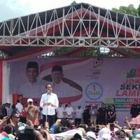 jokowi-kampanye-di-lapangan-karang-endah-setelah-resmikan-tol-bakauheni---terbanggi