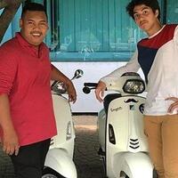 ajudan-pribadi-ternyata-punya-vespa-kembaran-dengan-anak-ahmad-dhani