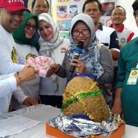 bupati-tegal-beli-durian-seberat-85-kilogram-seharga-rp-205-juta