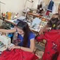 kemeja-batik-01-jokowi-dikerjakan-oleh-3-penjahit-andalanlangganan-jokowi-di-solo