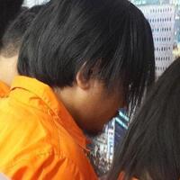 terjerat-narkoba-zul-zivilia-tundukkan-kepala-saat-polisi-rilis-kasusnya