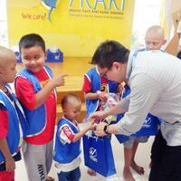 wom-finance-hibur-anak-anak-penyintas-kanker-di-rumah-singgah-ykaki