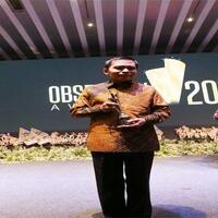 sesjen-mpr-mendapat-penghargaan-sebagai-birokrat-teladan