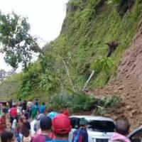 jalan-negara-ruteng-labuan-bajo-tertutup-18-longsoran
