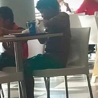 fakta-terkait-viralnya-foto-dua-bocah-lusuh-yang-makan-di-kfc-gorontalo