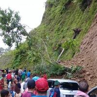 jalan-negara-ruas-ruteng-labuan-bajo-tertutup-18-titik-longsor