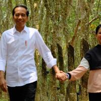 mesranya-jokowi-iriana-gandengan-di-hutan-karet-sumsel