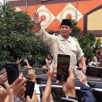 prabowo-subianto-beberkan-alasan-membuka-baju-saat-menyapa-para-pendukung