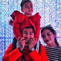 aksi-menggemaskan-rafathar-saat-sebut-ayu-dewi-sebagai-tante-genit