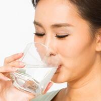9-kebaikan-saat-rutin-minum-air-putih-setiap-hari-diet-sukses-hingga-kulit-halus