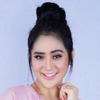 bella-nova-rilis-single-lagu-rumput-tetangga-singgung-cerita-syahrini-dan-luna-maya