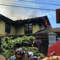 si-jago-merah-lahap-hangus-empat-rumah-di-muara-rapak