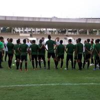 sebelum-timnas-indonesia-bertolak-ke-australia-simon-mcmenemy-gelar-latihan-ringan
