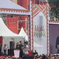 presiden-jokowi-ingatkan-milenial-tidak-main-ponsel-saat-berkendara