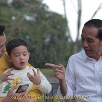rafathar-pura-pura-pingsan-saat-diberi-hadiah-sepeda-oleh-presiden-jokowi