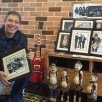 serunya-berburu-tanda-tangan-musisi-dunia-dari-bon-jovi-sampai-sheryl-crow