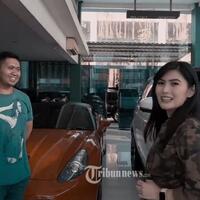 angela-lee-berkaca-kaca-dibeliin-mobil-ferrari-seharga-5-miliar-oleh-pacarnya