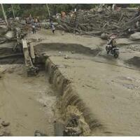 banjir-terjang-desa-salua-kabupaten-sigi-jalan-poros-palu-kulawi-putus