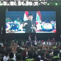 jokowi-pakai-pakaian-adat-betawi-saat-hadiri-deklarasi-dukungan-dari-fbr