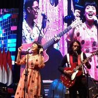 white-shoes--the-couples-company-hibur-simpatisan-jokowi-amin