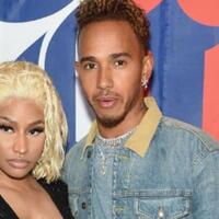 lewis-hamilton-abadikan-momen-motogp-qatar-2019