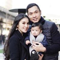 intip-ekspresi-lucu-raphael-moeis-saat-ngambek-karena-tak-diberi-botol-susu