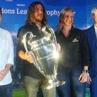 puyol-bawa-trofi-liga-champions-ke-indonesia