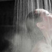 manfaat-mandi-air-dingin-untuk-kesehatan